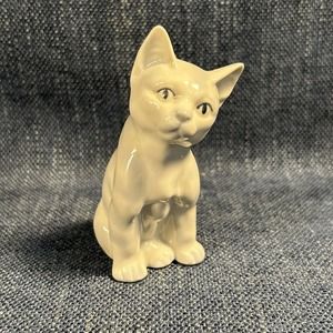 Otagiri Japan Porcelain Curious Kitten Kitty Cat Figurine figure 3.5" tall